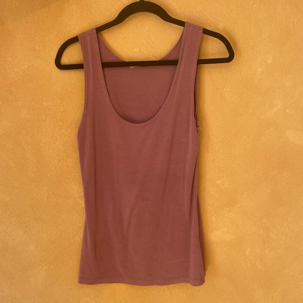 Scoop Neck Fitted Tank Top. Dusty Mauve.